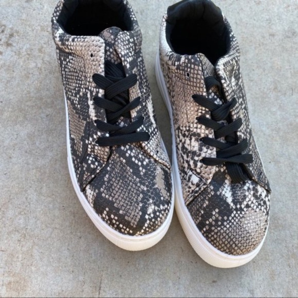 Snake Print Sneaker With White Sole Casual Lace Up